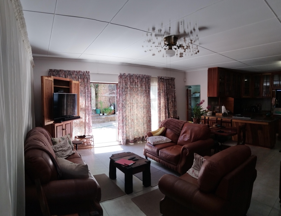 4 Bedroom Property for Sale in Van Riebeeck Hoogte Eastern Cape
